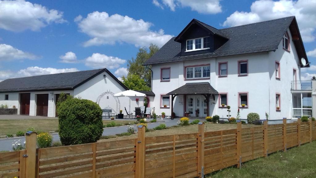 Pension Kölzer Windorfer Straße 8, 56290 Mörsdorf