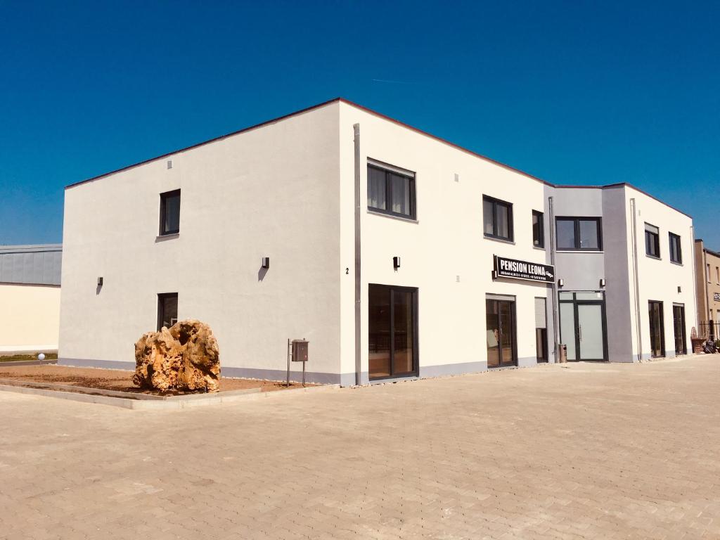 Pension Leona Ludwig-Pfeuffer-Ring 2, 97232 Giebelstadt