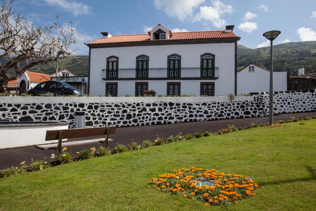 Pico da Saudade Largo Dr. José Machado Serpa, 1, 9940-041 Prainha de Baixo