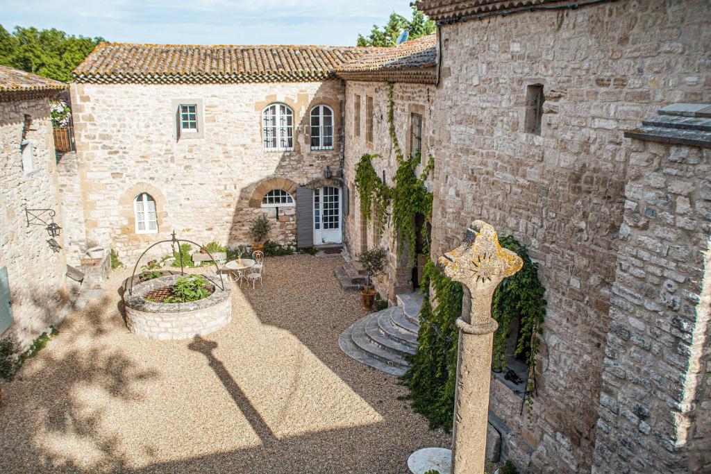 B&B / Chambre d'hôtes Prieuré Notre-Dame de Conil - 12e siècle Chemin de Tournefort 13840 Rognes