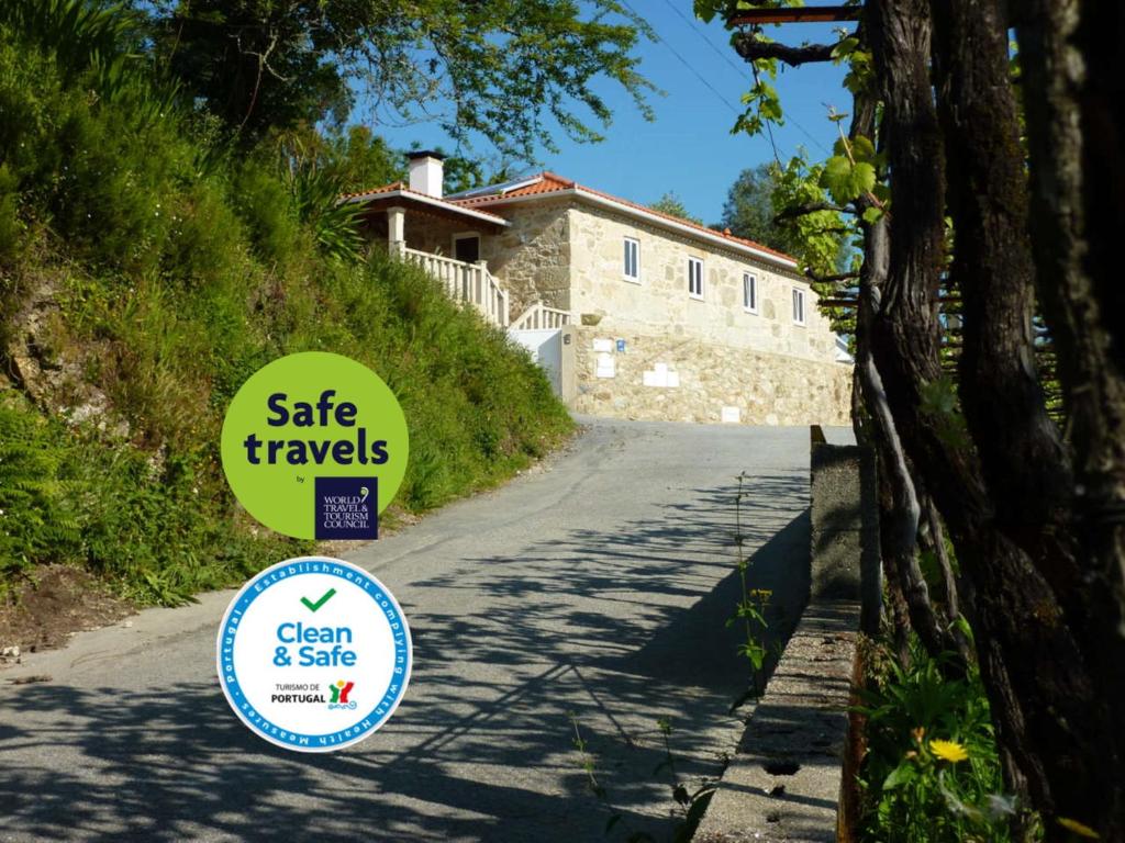 B&B / Chambre d'hôtes Quinta Labruja Rua dos Valinhos 2 4990-655 Labruja
