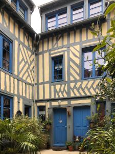 B&B / Chambre d'hôtes Reglisse et Pain d'Epices - Chambres d'hôtes 61 rue Haute 14600 Honfleur Normandie