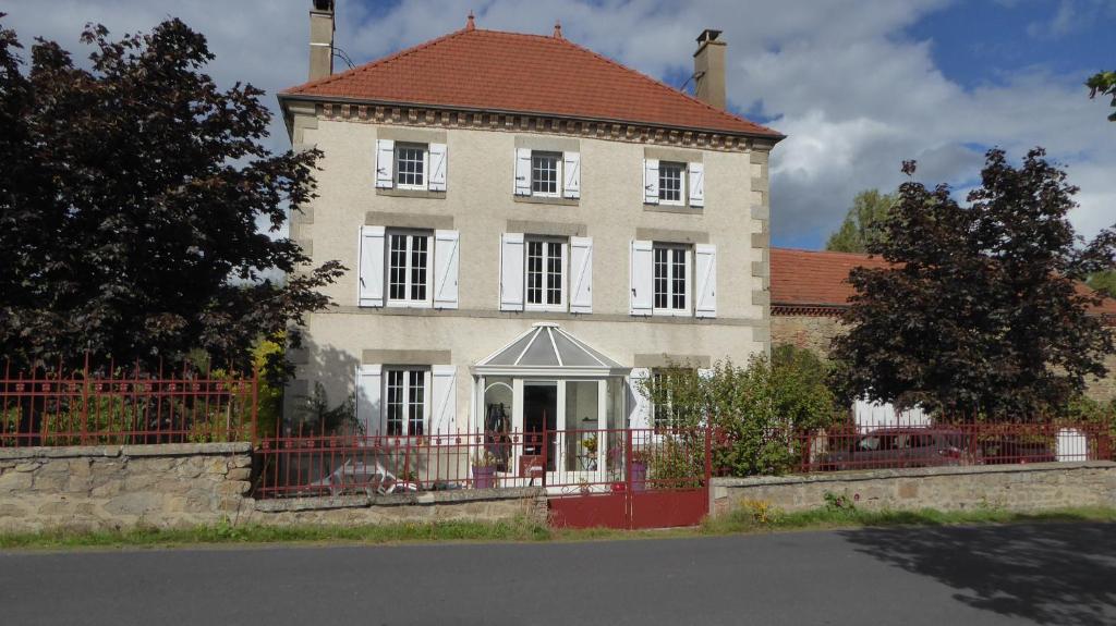 B&B / Chambre d'hôtes Relais des Chaux Les Chaux Lieu dit 63520 Saint-Jean-des-Ollières