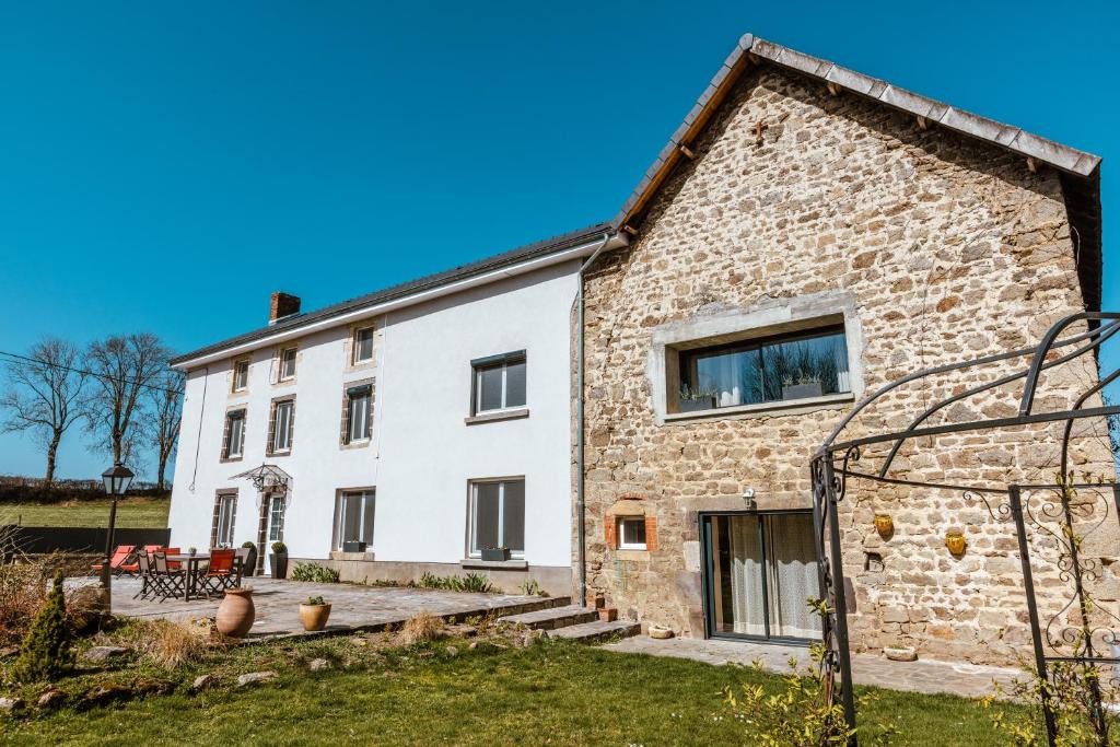 Relais des combrailles Le Grand Tralaigues, 63380 Tralaigues