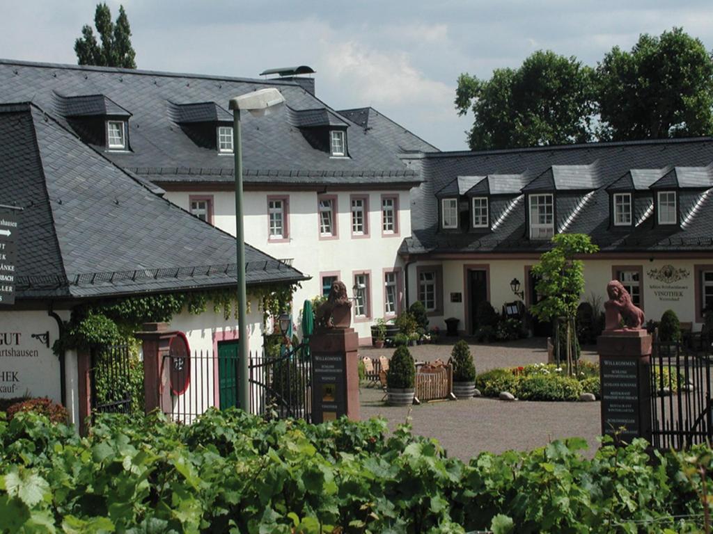 B&B / Chambre d'hôtes Residenz Weingut Schloss Reinhartshausen Hauptstraße 39 65346 Eltville