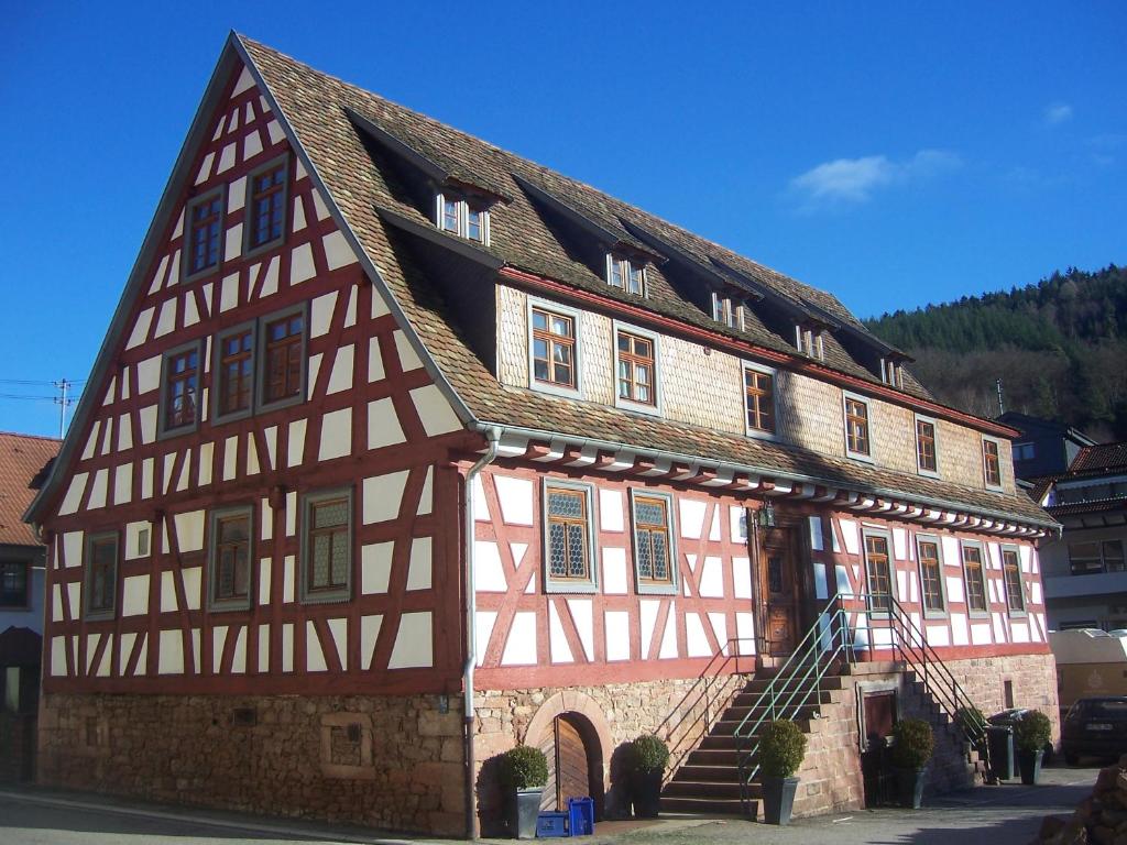 Roter Löwe Weinheimer Str. 2, 69253 Heiligkreuzsteinach