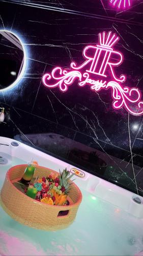 RR Jacuzzi