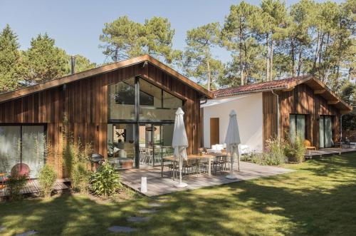 Salty Woods Lodge, Ocean Boutique B&B