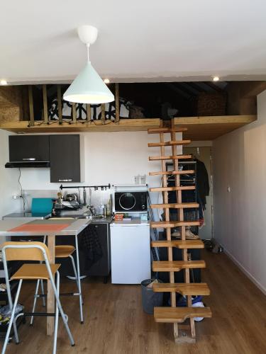 Studio avec mezzanine 2/4 pers à 5 mn du metro