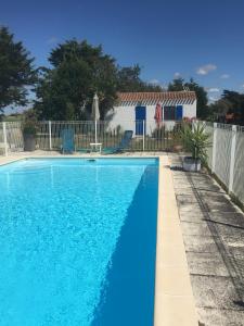 Studio avec piscine