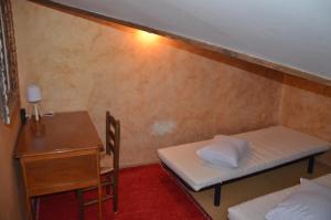 B&B / Chambre d'hôtes Studio et colocation - Gîte Les 7 fontaines 491 Chemin de l'étang 69210 Chevinay Rhône-Alpes