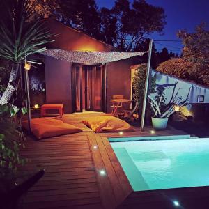 B&B / Chambre d'hôtes Suite 609 69 Chemin du Sapeur 30900 Nîmes Languedoc-Roussillon