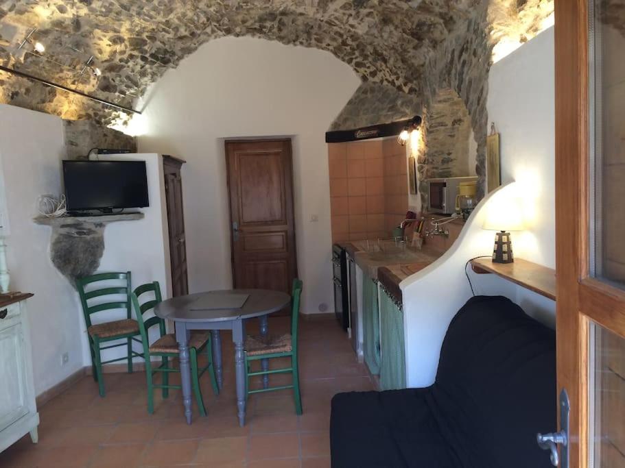 Suite Cardinale 40m2 chambre d' hôte du Mas Fabrègue