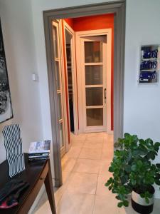 Suite indépendante avec 1 chambre et 1 bureau