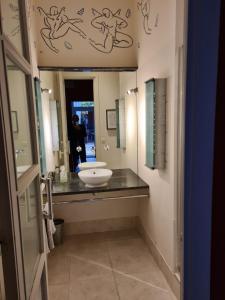 Suite indépendante avec 1 chambre et 1 bureau