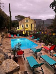 Suite Petite -Nice - 4 SAISONS - Piscine Chauffée Toute l'année -SPA- JACUZZI -MASSAGE- SAUNA - POOL VIEW- Heated Pool 800m city centre Nyons