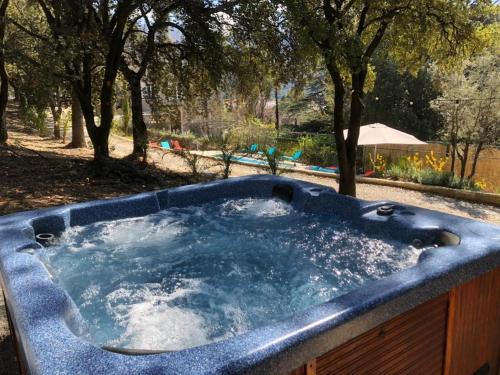 Suite Royale- 2 Double Rooms - 4 SAISONS - Piscine Chauffée Toute l'année - SPA- JACUZZI -SAUNA- POOL VIEW - Heated POOL -800m City Centre