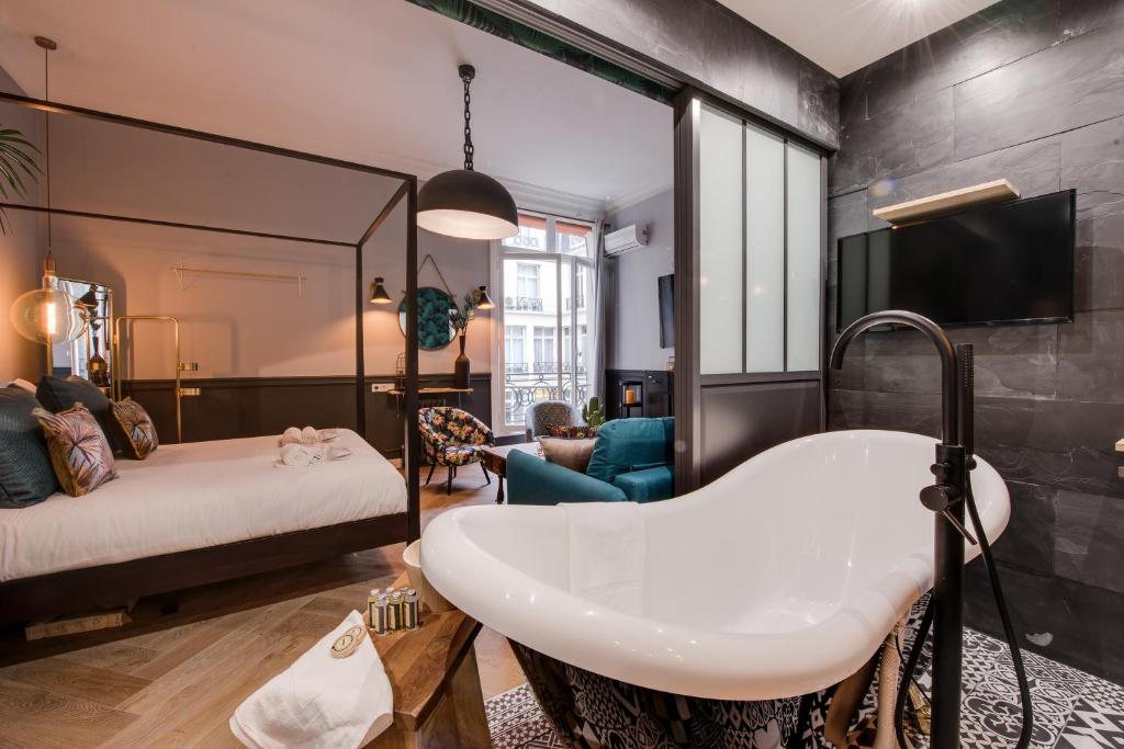 Suite Saint Esteve avec balneo au cœur d'un hameau