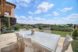 Suites de Prestige JACUZZI SAUNA HAMMAM PISCINE Mougins Cannes Grasse