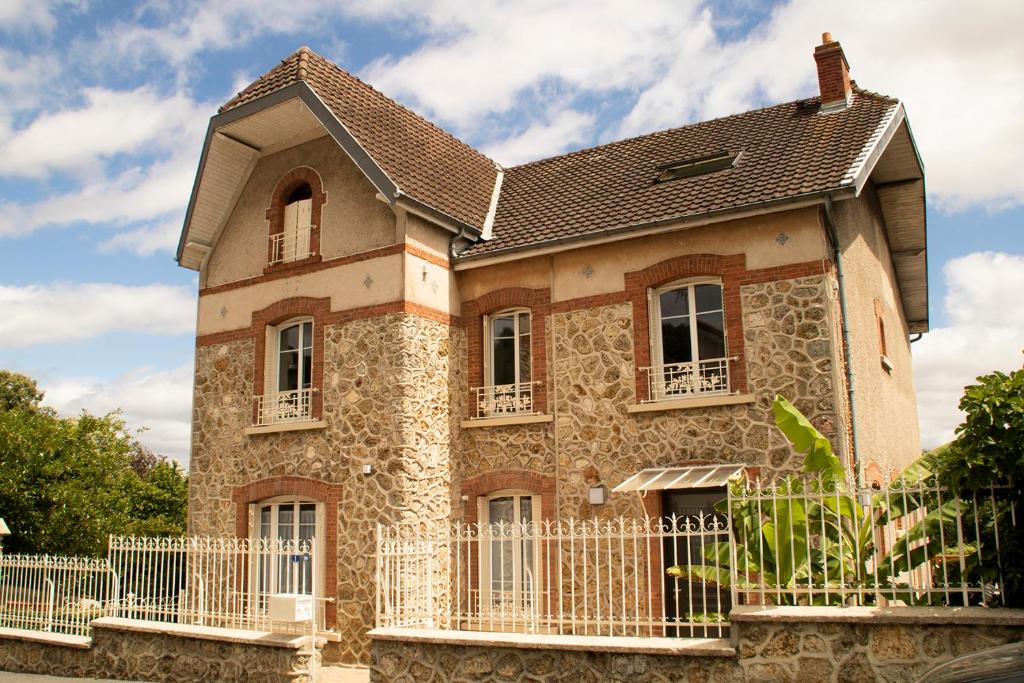 B&B / Chambre d'hôtes Terres Jaunes 1 Bis Avenue Pierre Dubois 51160 Avenay-Val-dʼOr