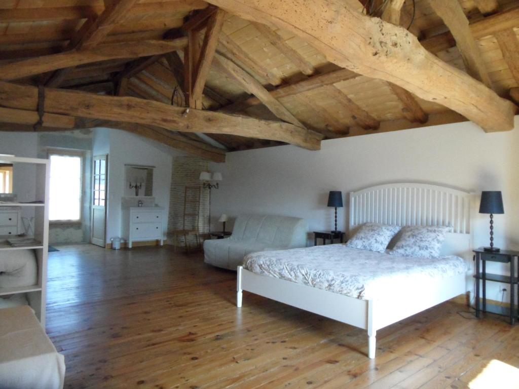 B&B / Chambre d'hôtes U CAMPANA 5 Rue de Tauzia 33124 Auros