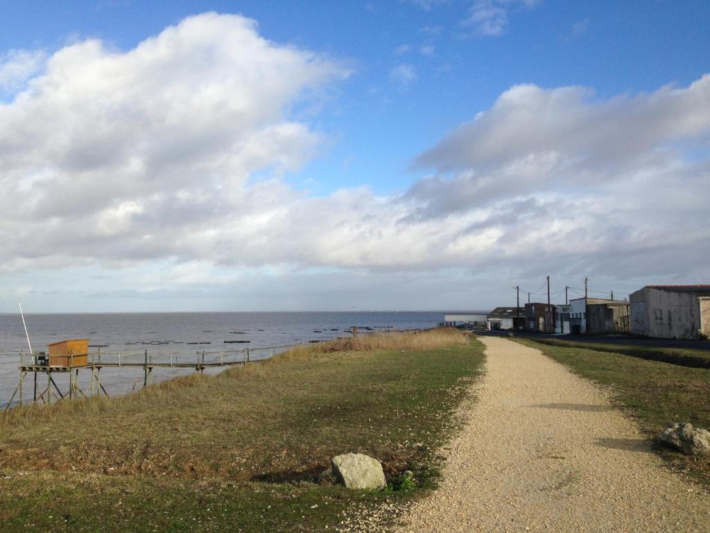 Un Banc au Soleil 25 Quarter Rue du Port, 17137 Marsilly