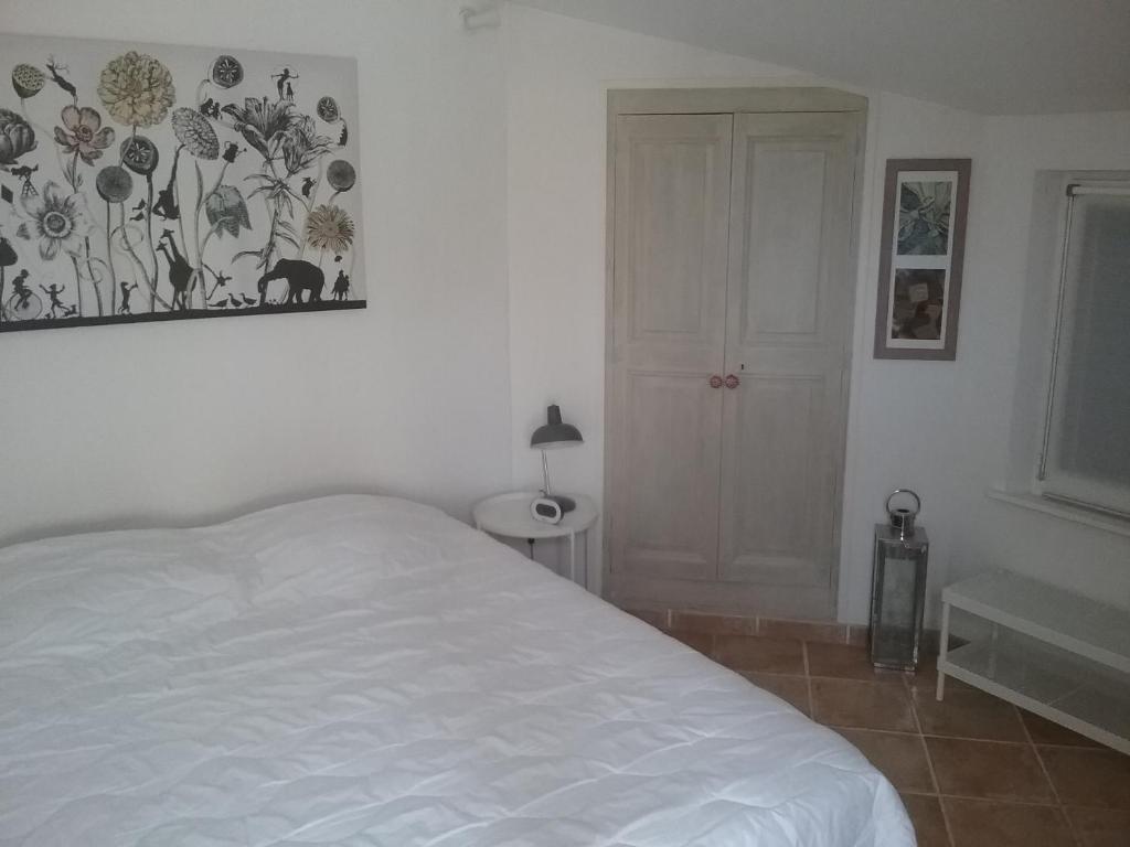 B&B / Chambre d'hôtes UNE CHAMBRE EN VILLE 270 Avenue Voltaire Garcin 84800 LʼIsle-sur-la-Sorgue