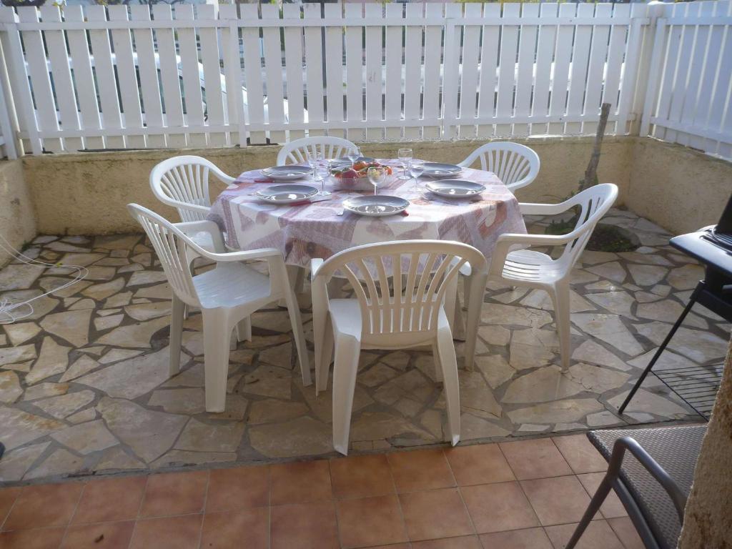 UNE CHAMBRE EN VILLE 84800 LʼIsle-sur-la-Sorgue