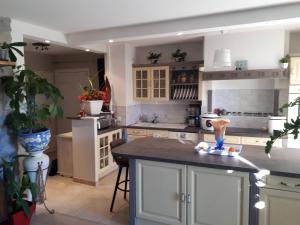 B&B / Chambre d'hôtes Une chambre pour femme 10 Place des Arcades 06250 Mougins Provence-Alpes-Côte d\'Azur