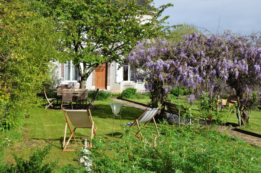 B&B / Chambre d'hôtes Une halte en Puisaye 11 Rue du Lieutenant Travers 89220 Bléneau