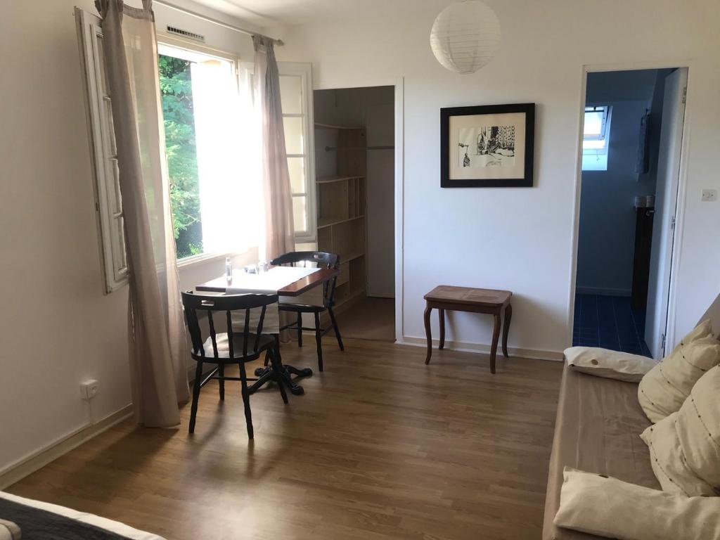 B&B / Chambre d'hôtes Une nuit sur Loire 14 Rue de Beauregard Chênehutte  Trèves Cunault 49350 Trèves-Cunault