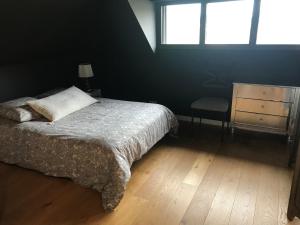 B&B / Chambre d'hôtes Vaste Chambre Privée proche du Centre de Rennes 30 Allée Simone Weil 35200 Rennes Bretagne