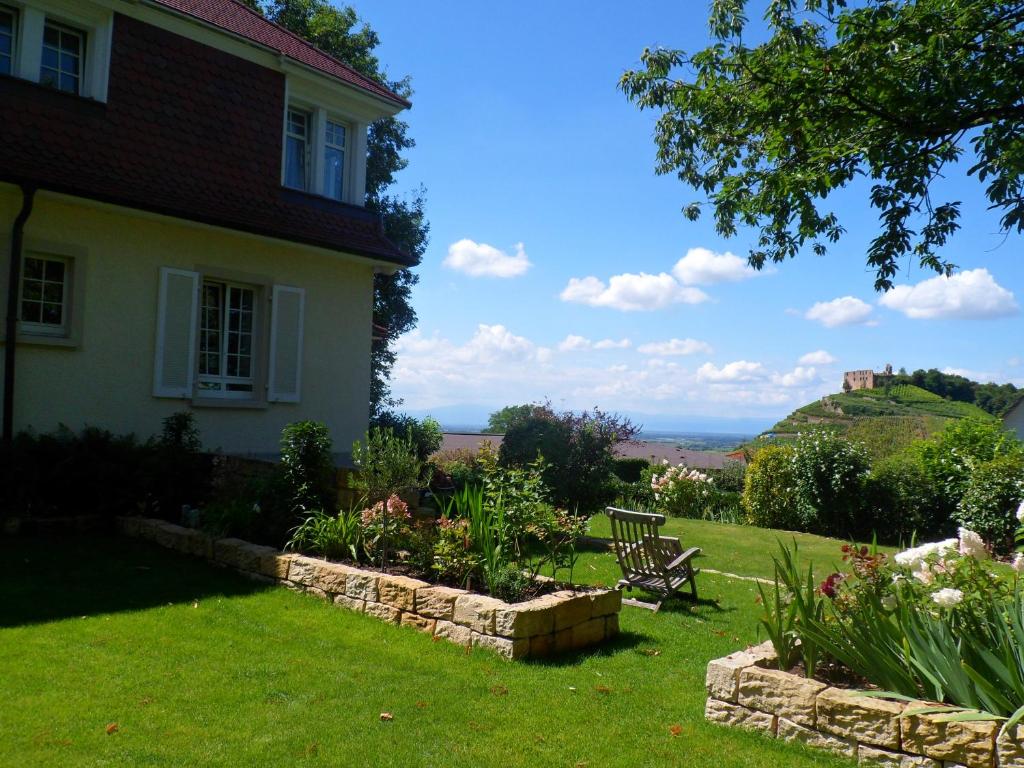 B&B / Chambre d'hôtes Villa Burgblick - luxury BnB Alois-Schnorr-str. 9 79219 Staufen-en-Brisgau