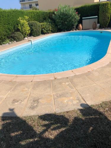 Villa C3 Arthur Rimbaub chambre d’hôte piscine proche mer plage 600m