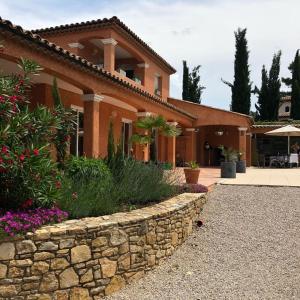 B&B / Chambre d'hôtes Villa Catharina 1870 A Chemin de Ginasservis 83510 Lorgues Provence-Alpes-Côte d\'Azur