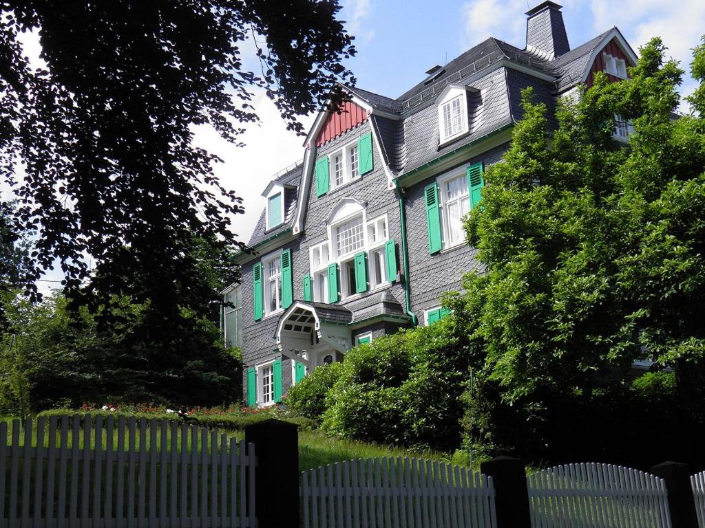 B&B / Chambre d'hôtes Villa Erbschloe Halbach 1a 42899 Remscheid