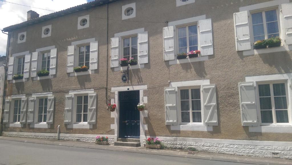 B&B / Chambre d'hôtes Vingt Grand Rue 20 Grand Rue 16350 Champagne-Mouton