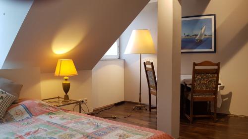 Voll ausgestattetes Penthouse-Zimmer mit Bad
