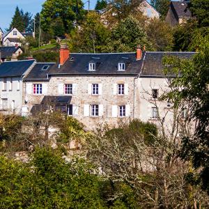 B&B / Chambre d'hôtes Vue sur la Vezere 7-9 Rue Leon Dessal 19260 Treignac Limousin