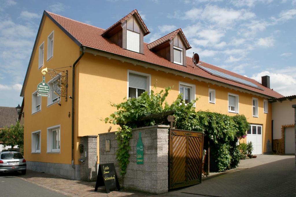 B&B / Chambre d'hôtes Weingut Herbert Kram Langgasse 29 97334 Nordheim