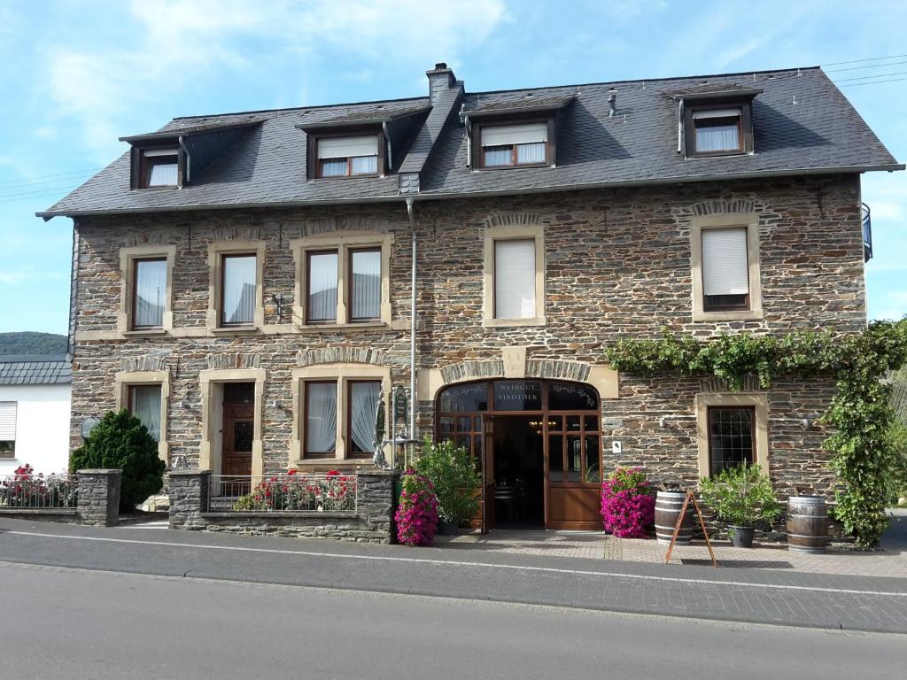 B&B / Chambre d'hôtes Weingut Licht-Stadtfeld Moselweinstraße 69 54472 Brauneberg