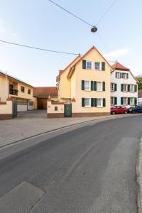 B&B / Chambre d'hôtes Weingut und Gästehaus Henrici Hauptstrasse 29a 55278 Friesenheim Rhénanie-Palatinat