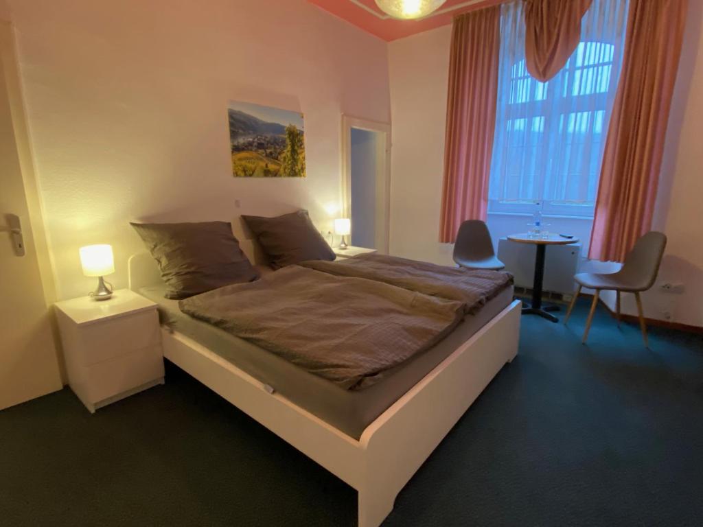 B&B / Chambre d'hôtes Weinzeit Kröv 24 Moselweinstraße 2 54536 Kröv