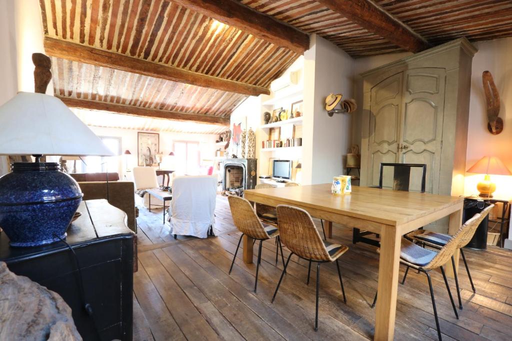 WIFI - PARKING - SUPERBE T3 SPACIEUX ET MODERNE!!!! 93200 Saint-Denis