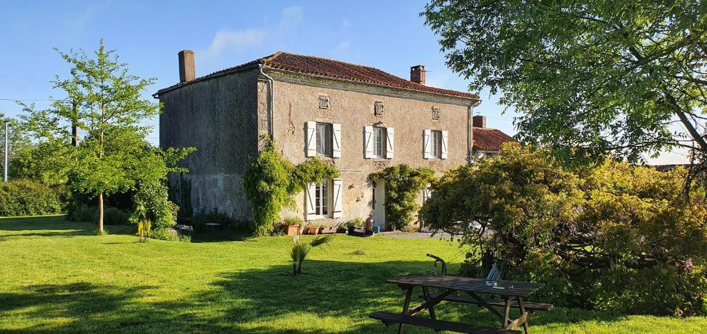 Wisteria House Le Bas Coudray, 79320 Chanteloup