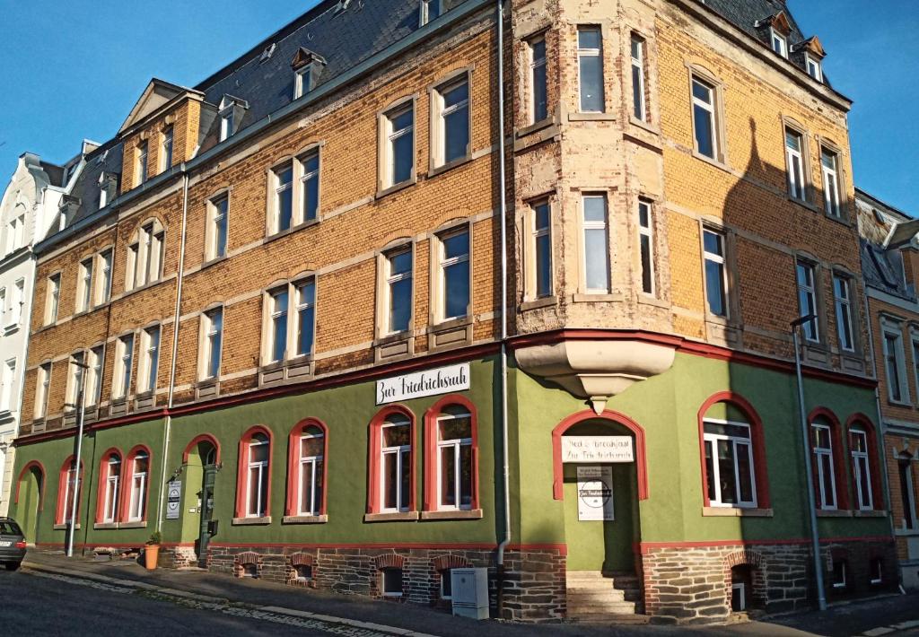 B&B / Chambre d'hôtes zur Friedrichsruh Kantor-Georgi-Straße 6 08606 Oelsnitz/Vogtland