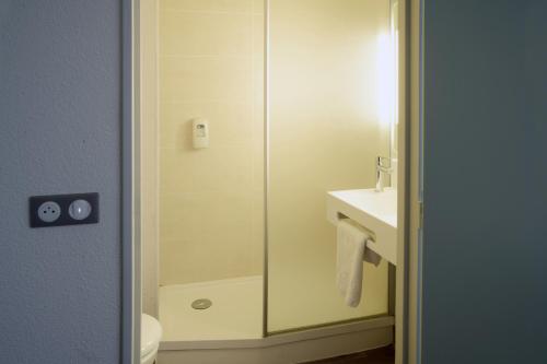 Hôtel B&B HOTEL Angoulême 4, rue de la Croix Blanche Le Gond-Pontouvre