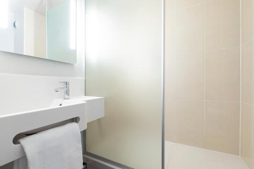 Hôtel B&B HOTEL Lyon Centre Monplaisir 9 rue Antoine Lumière Lyon