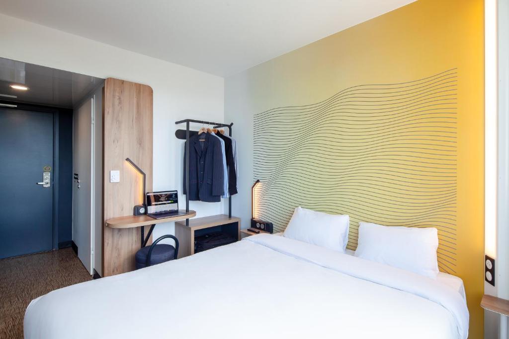 Hôtel B&B HOTEL Massy Gare TGV 15, rue Galvani, 91300 Massy