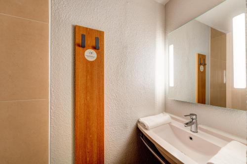 Hôtel B&B HOTEL Saint-Witz Rue Jean Moulin Saint-Witz